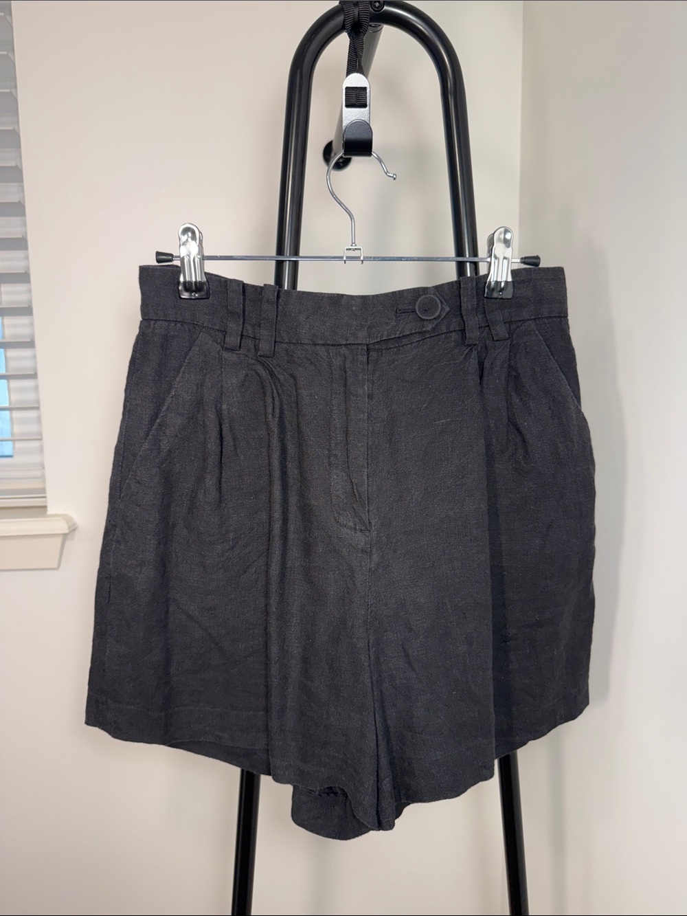 Black Women's Pleated High-Waist Shorts - Picture 2 of 4